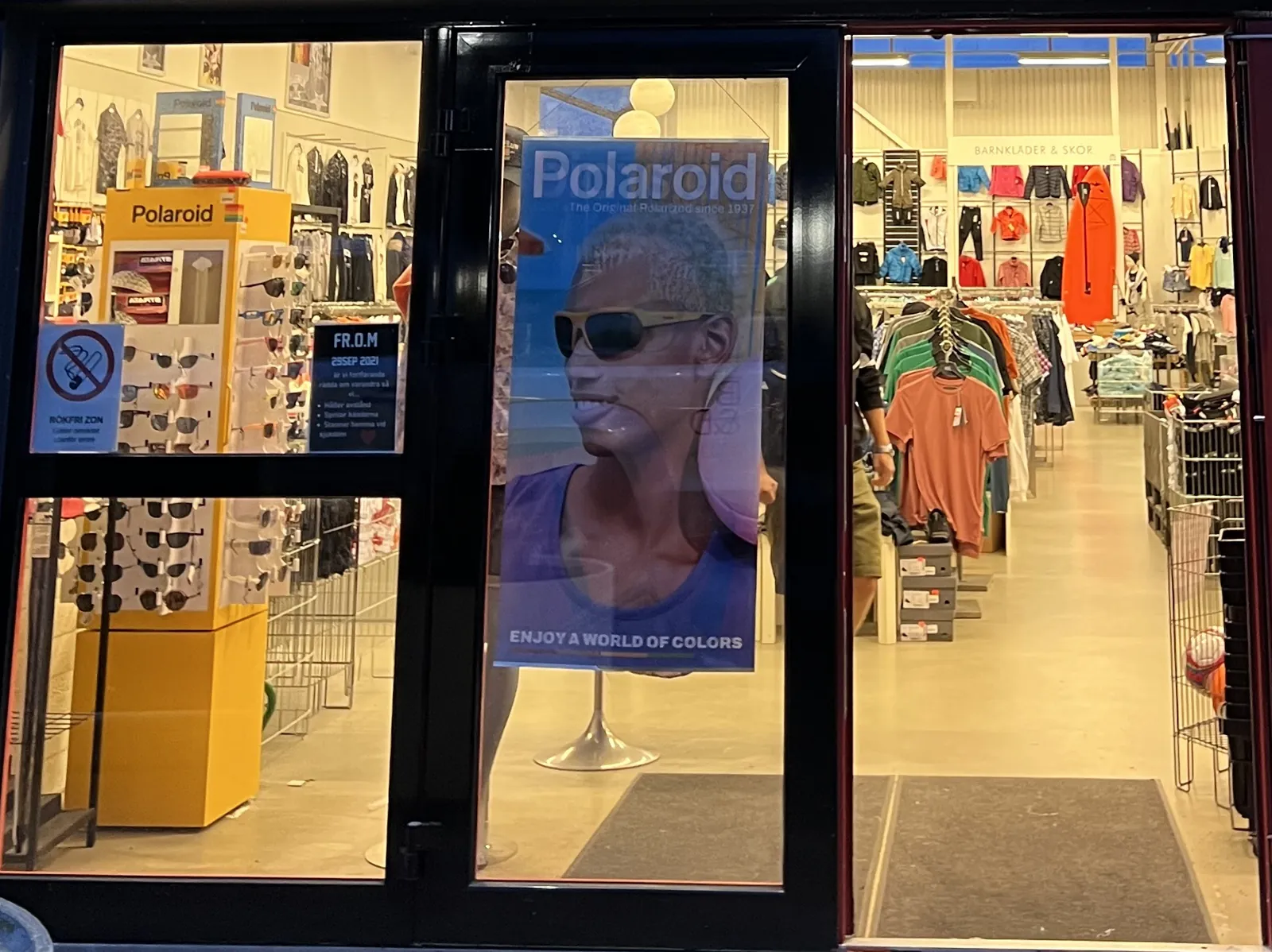 Butiksmiljö inne på Outlet Båstad